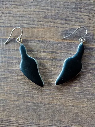 Pendientes largos negros