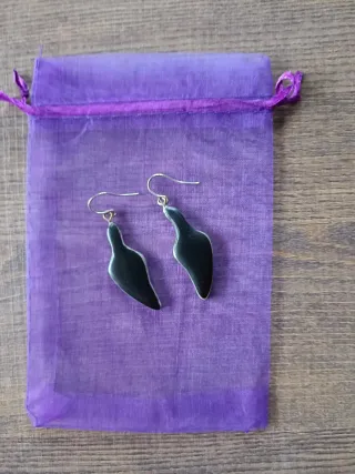 Pendientes largos negros