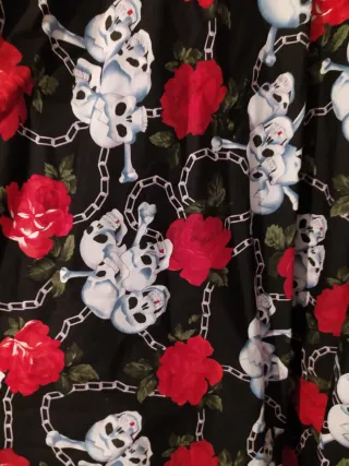 Falda Pin Up Calaveras y Rosas