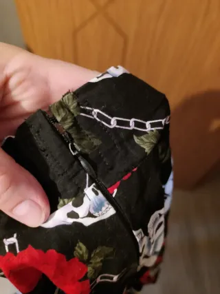 Falda Pin Up Calaveras y Rosas