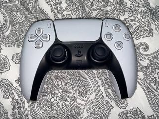 PlayStation 5 Sony Blanca y Negra