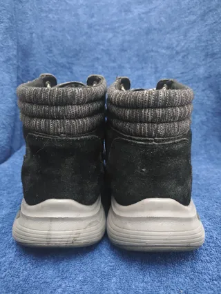 Botas Skechers negras y grises