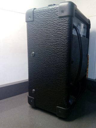 Amplificador Academy AP-15G Guitarra y cable