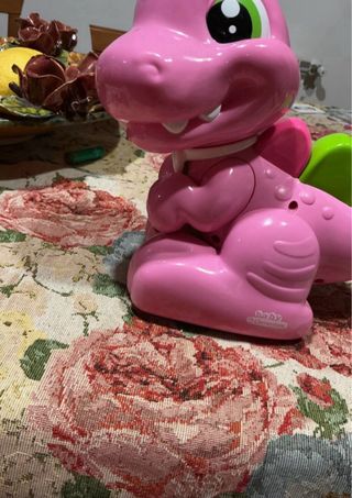 Dentina dinosauro rosa giocattolo