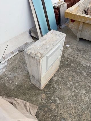 Monolito contador de agua de hormigón