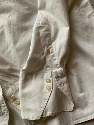 Camicia bianca con rouches