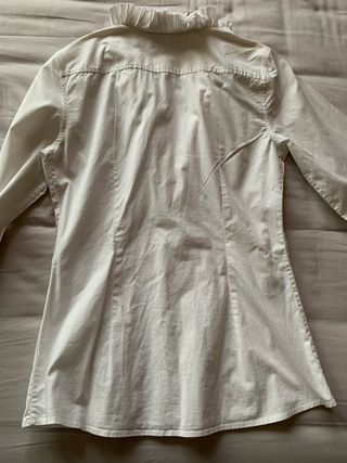 Camicia bianca con rouches