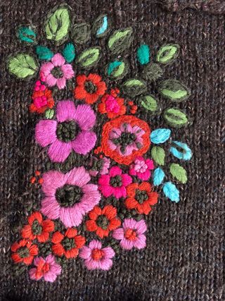 Pichi de punto Desigual bordado flores