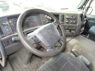 Volvo FM 330.18--CAMIONES GRUAS