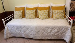 Diván Ikea con colchón