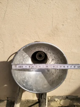 Lámpara antigua de aluminio