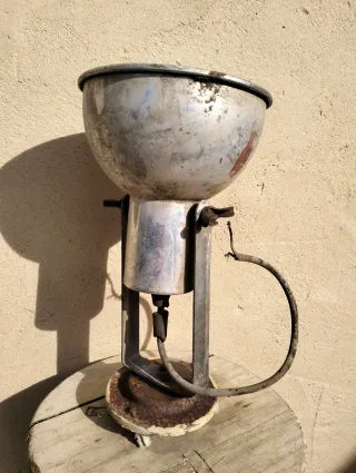 Lámpara antigua de aluminio