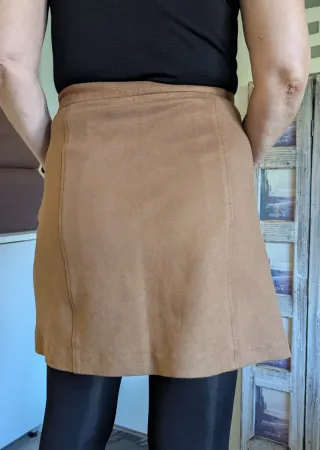 Falda marrón con botones