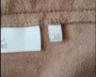 Falda marrón con botones