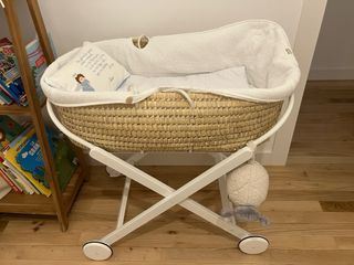 Moisés de mimbre para bebé