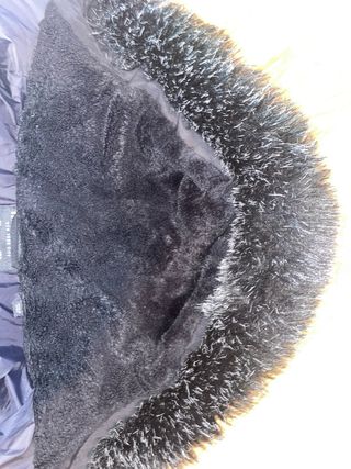 Abrigo Supply Negro con Capucha