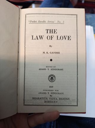 1a EDICIÓN The law of love GANDHI