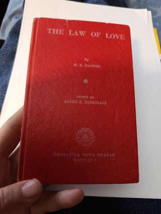 1a EDICIÓN The law of love GANDHI