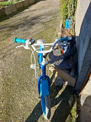 Bicicleta infantil azul niño o niña