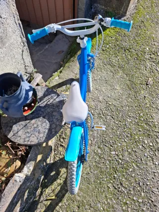 Bicicleta infantil azul niño o niña