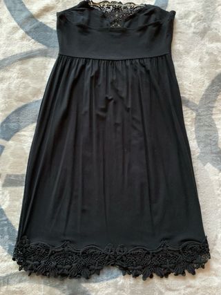 Abito nero corto con pizzo