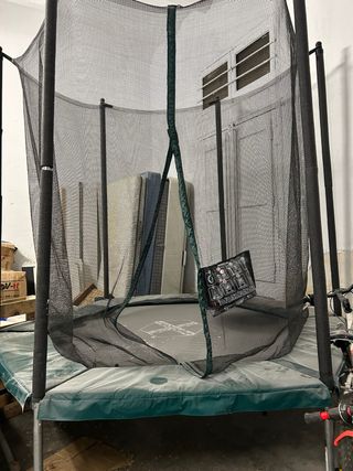 Cama elástica con red de seguridad