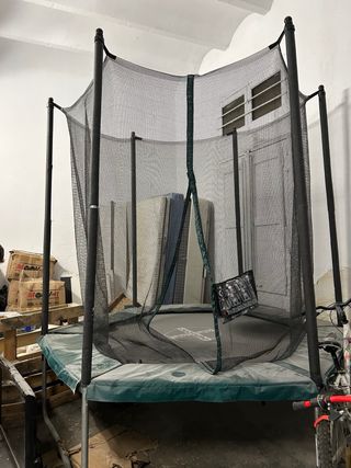 Cama elástica con red de seguridad