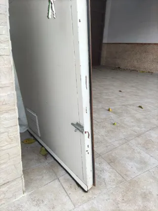 Puerta de hierro forjado