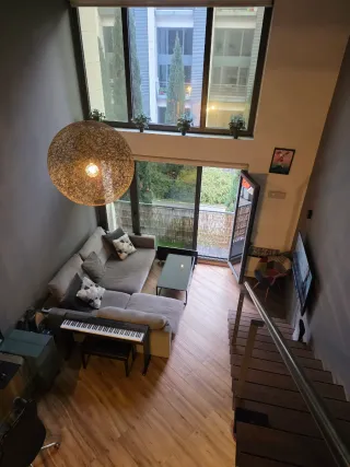 Loft dúplex muy luminoso, con terraza y garaje.