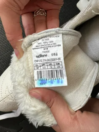 Patines de patinaje sobre hielo blancos