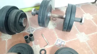 Mancuernas y discos de goma gimnasio