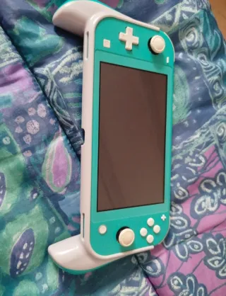 Nintendo Switch Lite Azul/Verde + Sujetador