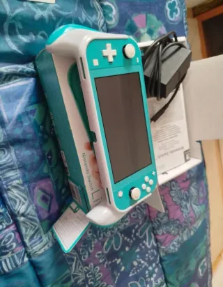 Nintendo Switch Lite Azul/Verde + Sujetador