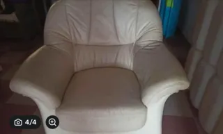 Sillón de piel beige