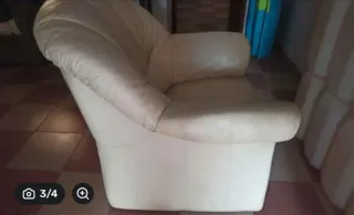 Sillón de piel beige