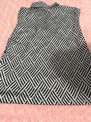 Camiseta Shein geométrica blanco y negro