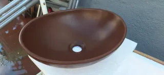 Lavabo redondo sobre encimera