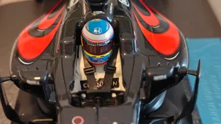 Fernando Alonso Mclaren MP4-31 1:18 Minichamps