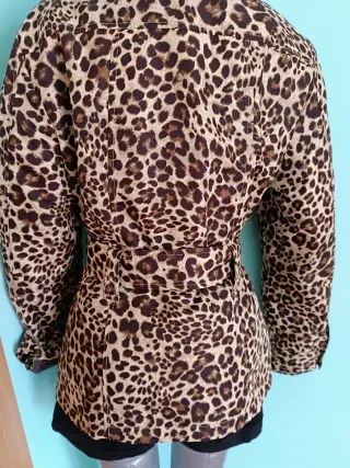 Abrigo estampado animal print