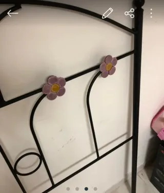 Cabecero de forja con flores