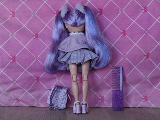 Rainbow High Muñeca Violet Willow Junior High