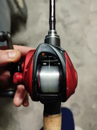 Caña Abu García Spike Pro y carrete revo rocket