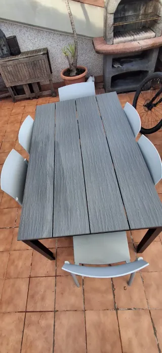 Mesa y 6 sillas de jardín gris