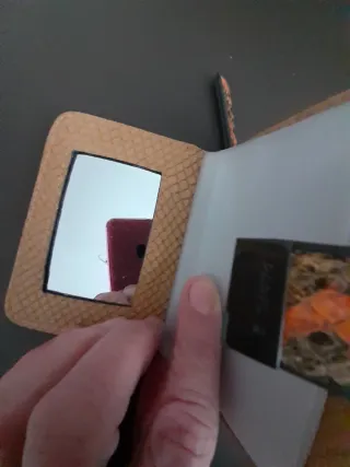 Carterita Parfois efecto piel serpiente