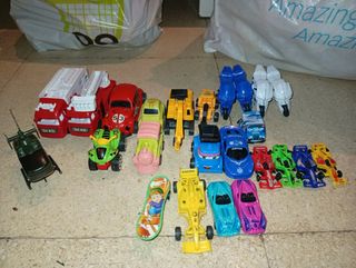 Lote de coches de juguetes