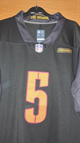 Camiseta Nike Commanders #5 Daniels Talla S