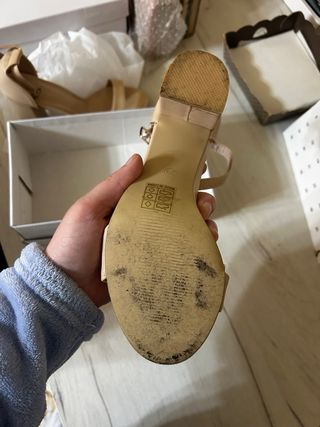 Zapatos de tacón beige para boda