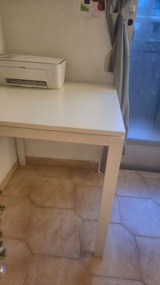 Mesa de escritorio IKEA blanca