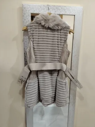 Chaleco pelo sintético beige mujer.Tallaje pequeño