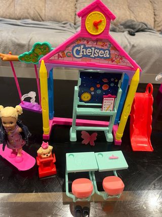 Juguete Barbie Chelsea Colegio